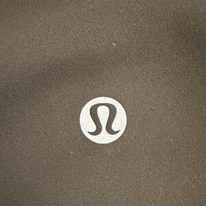 Lululemon olive green pant with size 0 woman’s daughter took tag out